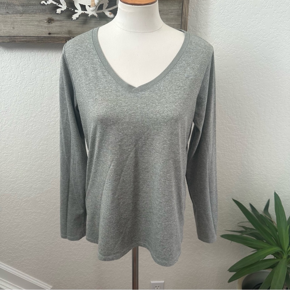 Nike Gray Dri-fit V-Neck Long‎ Sleeve Women's Top Athletic cut size Large